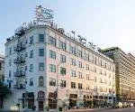 Iconic Hollywood Rooftop Hangout Mama Shelter Closed ...